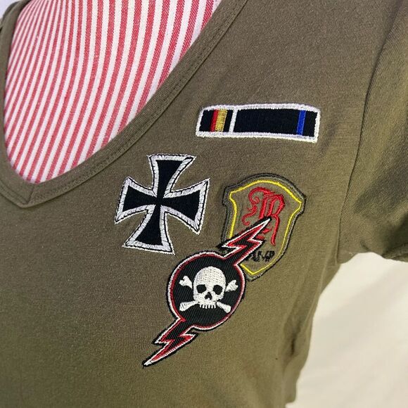 Y2K Grunge Top Army Green Studded Embroidered Patches Punk T-Shirt Sz Large - Picture 3 of 10